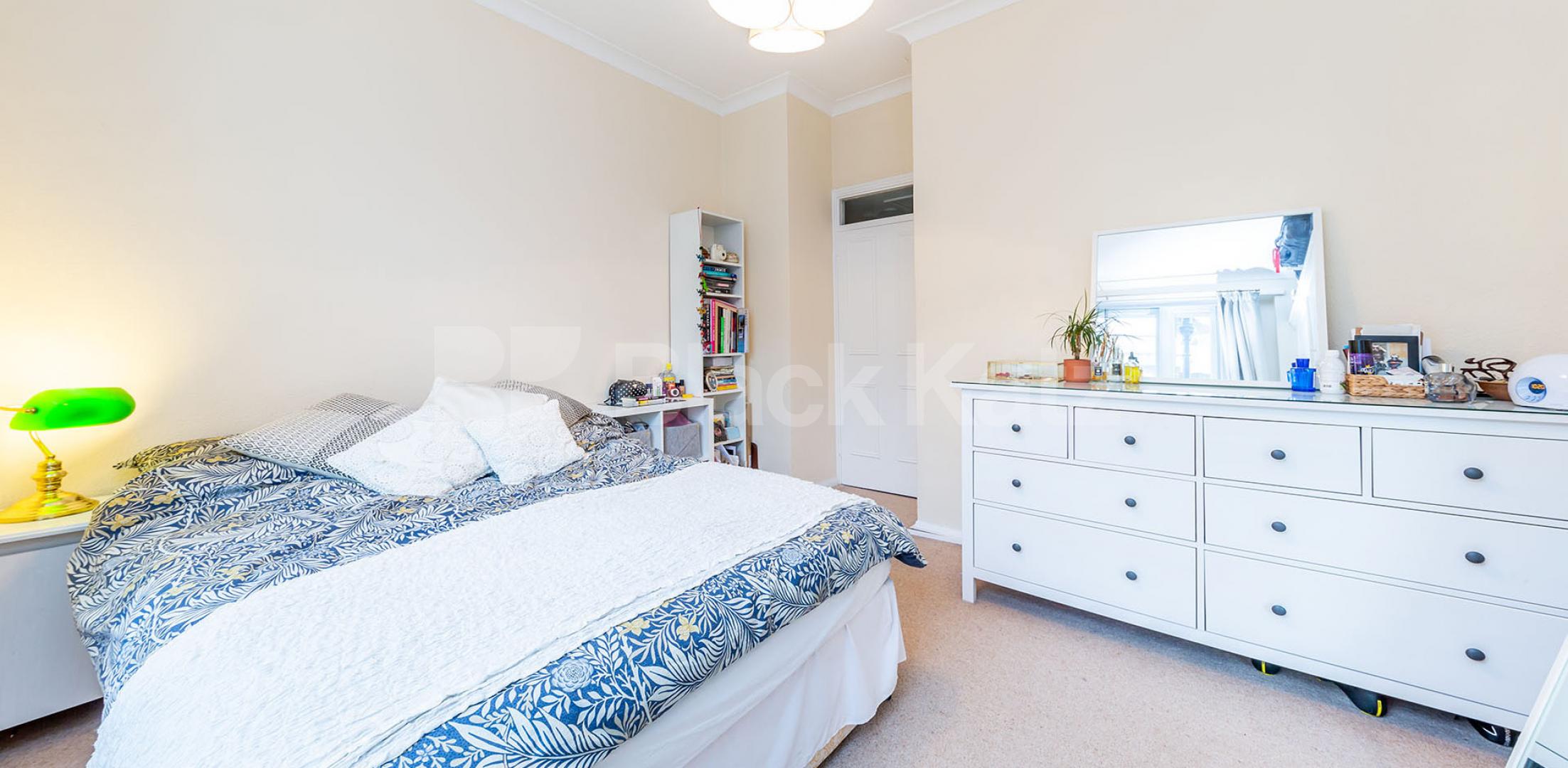 Contemporary cosy one bed in the heart of primrose hill mins to tube & shops Gloucester Avenue, Primrose Hill / Regents Park